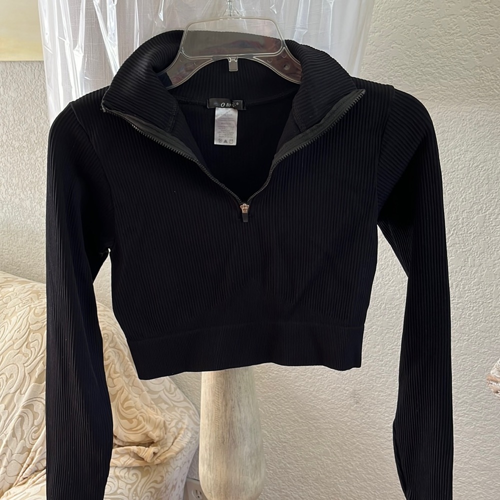 Long sleeve crop top